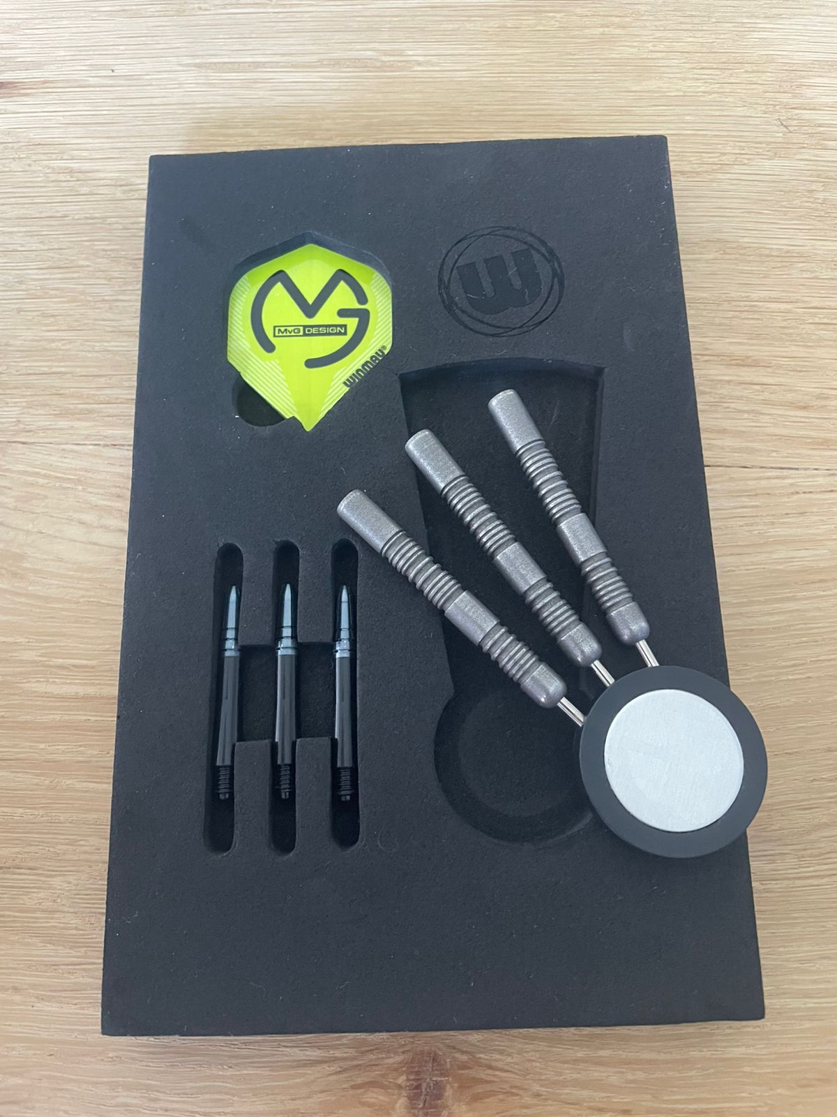 PRELOVED Michael Van Gerwen Darts